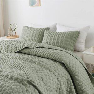 Sage Green Quilt Queen Size Bedding Sets with Pillow Shams, Lightweight